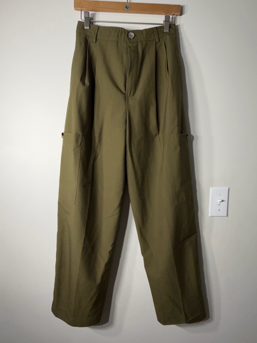 ZARA Mid-Rise Wide-Leg Pleated Twill Chino Cargo Pants in Army Green size Small